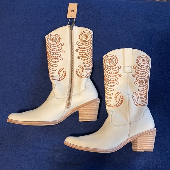 NEW Anthropologie Italian Cowboy boots cream with stitching size 7 (37.5) - Picture 2 of 9